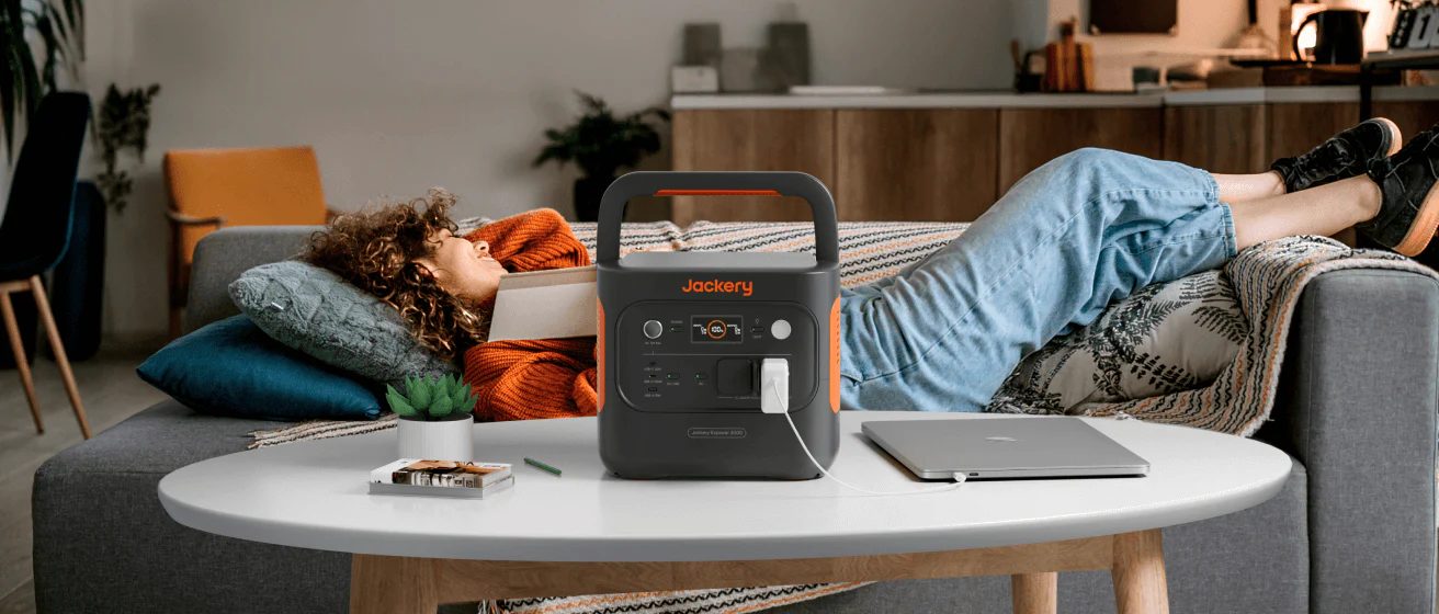 440500_Jackery-Explorer-2000-V2-EU-Power-Station-Emotional (3)
