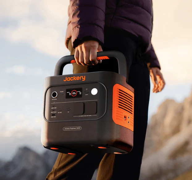 440500_Jackery-Explorer-2000-V2-EU-Power-Station-Emotional (4) 440500_Jackery-Explorer-2000-V2-EU-Power-Station-Emotional (4)